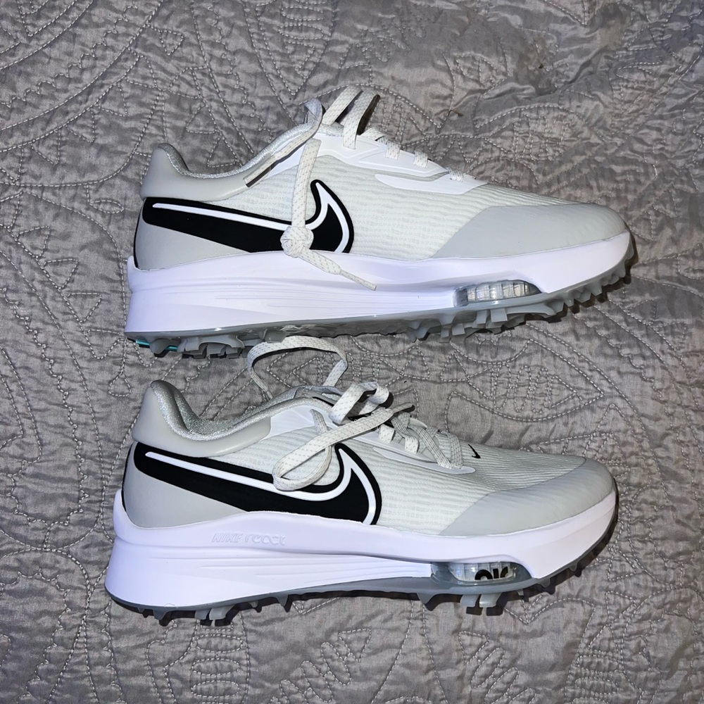 Nike Men's White and Black Athletic Shoes